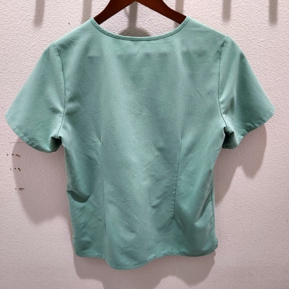 Figs Women Scrub Top M Green Casma Three Pocket Short Sleeve V Neck‎ - Picture 3 of 7